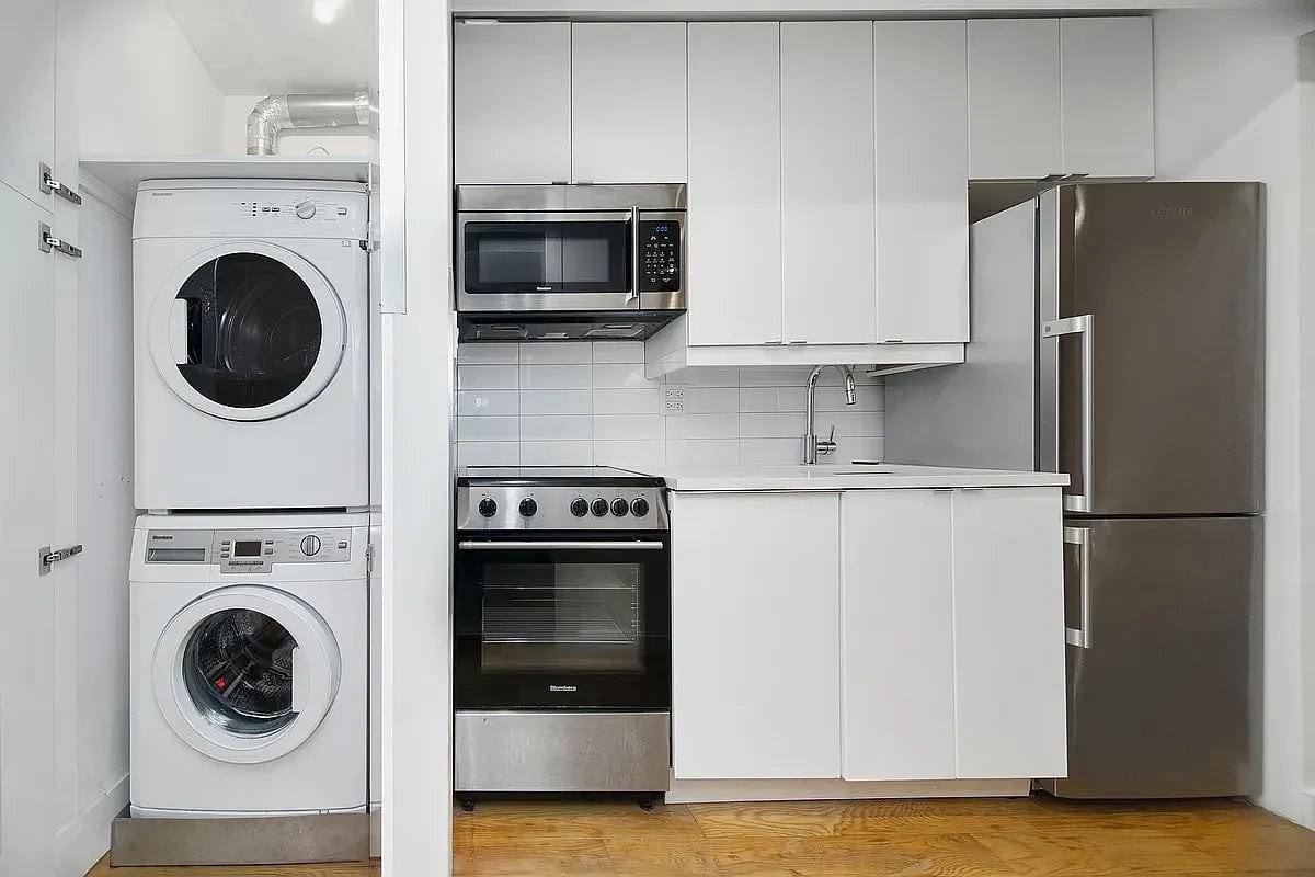 102 Forsyth St #11 - Photo 3 of 4