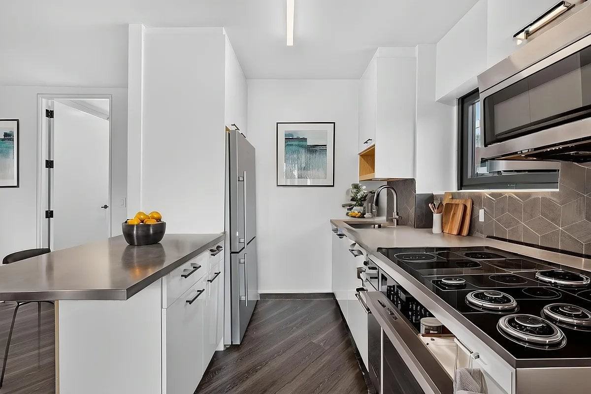 250 E Houston St #9C - Photo 2 of 9