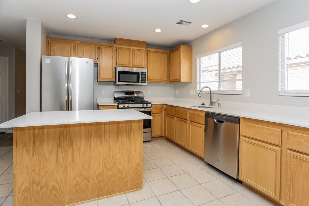 8024 Roundup Ridge St - Photo 5 of 16