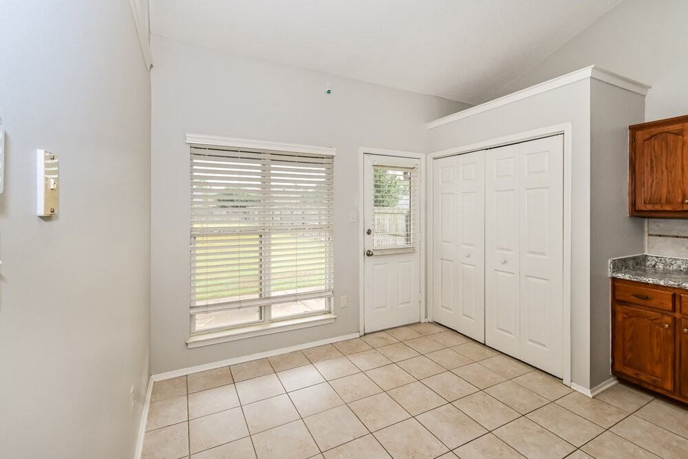 6314 Oak Run Dr E - Photo 5 of 16