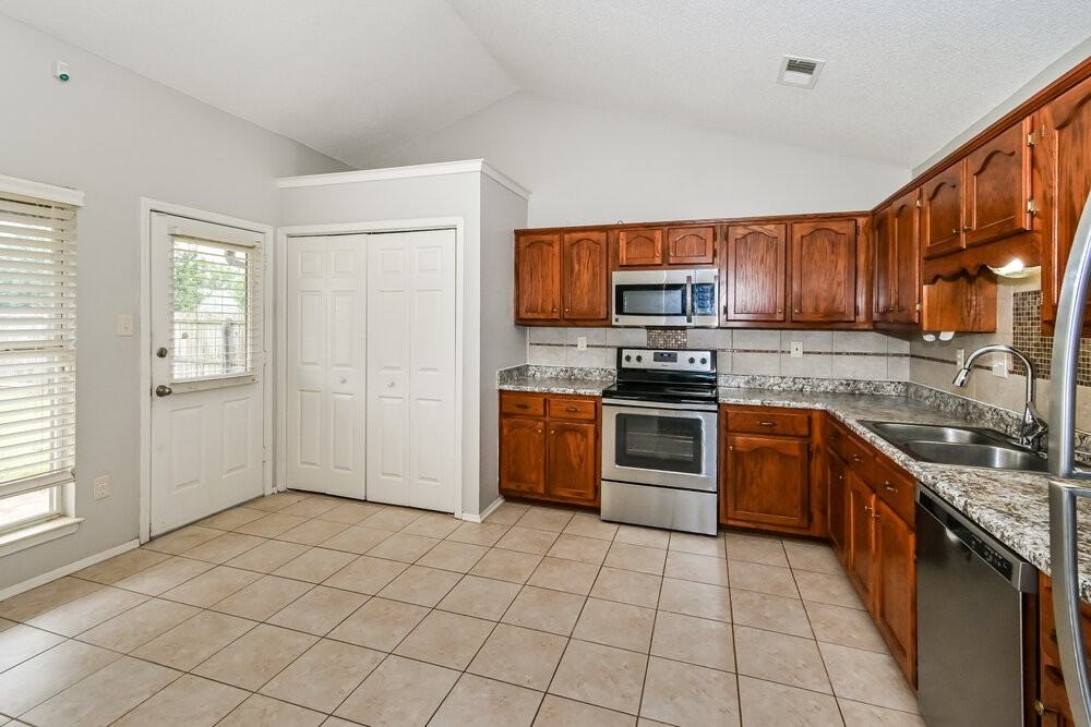 6314 Oak Run Dr E - Photo 7 of 16