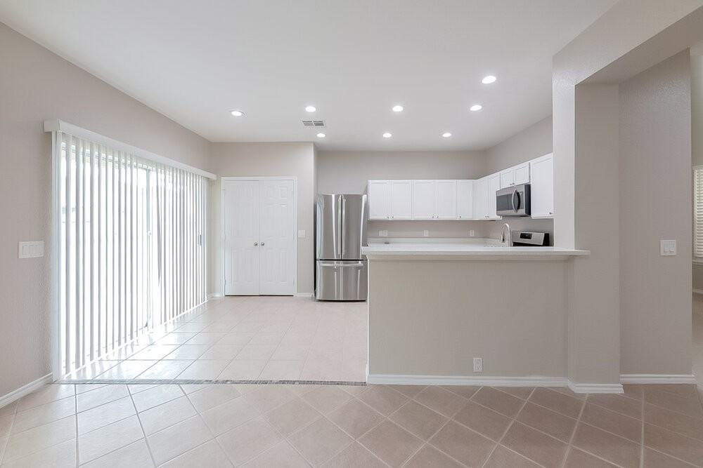 26138 Flinton Dr - Photo 5 of 17