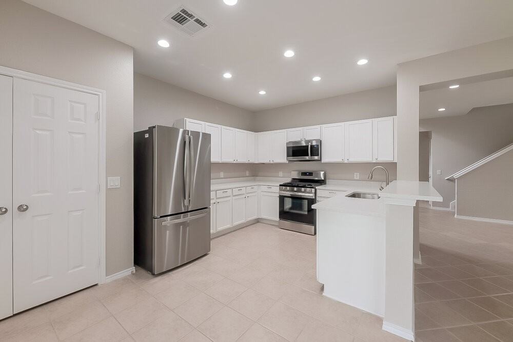 26138 Flinton Dr - Photo 6 of 17