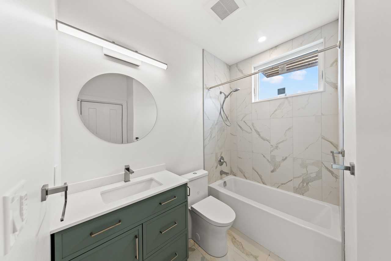 393 Strathmore Boulevard - Photo 3 of 7