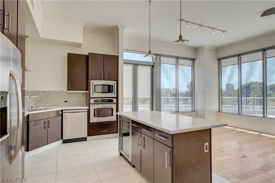 360 E Desert Inn Rd #402 - Photo 7 of 39