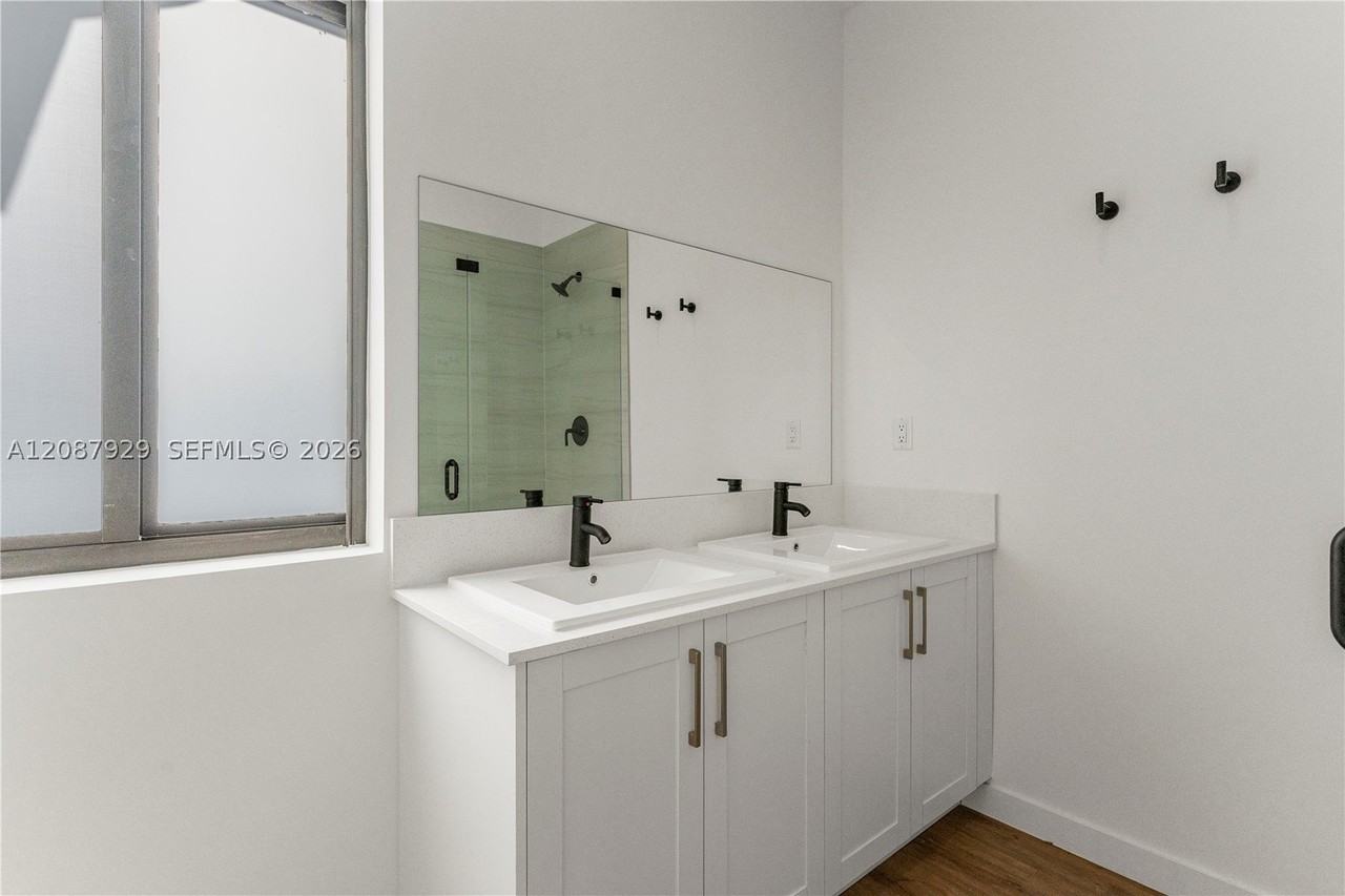 425 Sw Palm Ter #425 - Photo 3 of 18