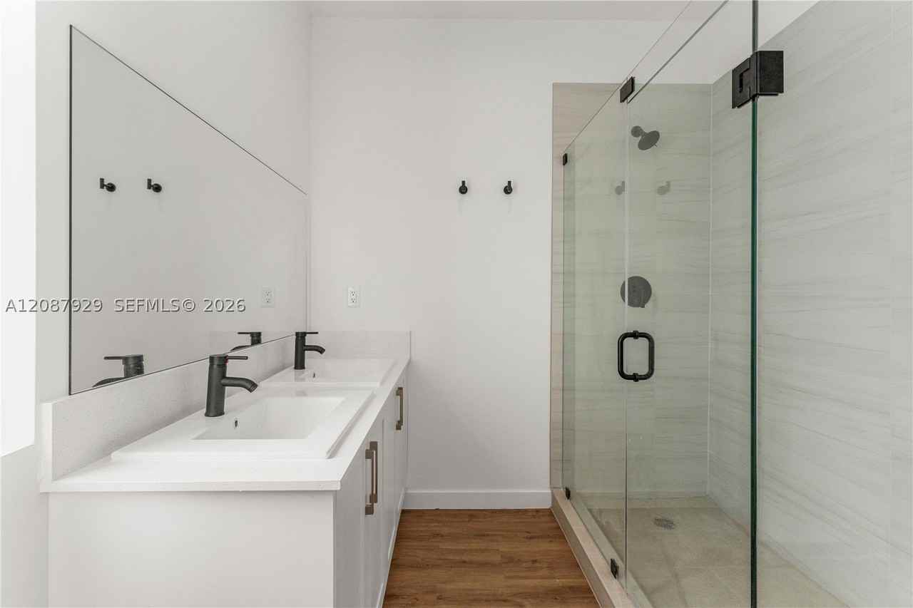 425 Sw Palm Ter #425 - Photo 4 of 18