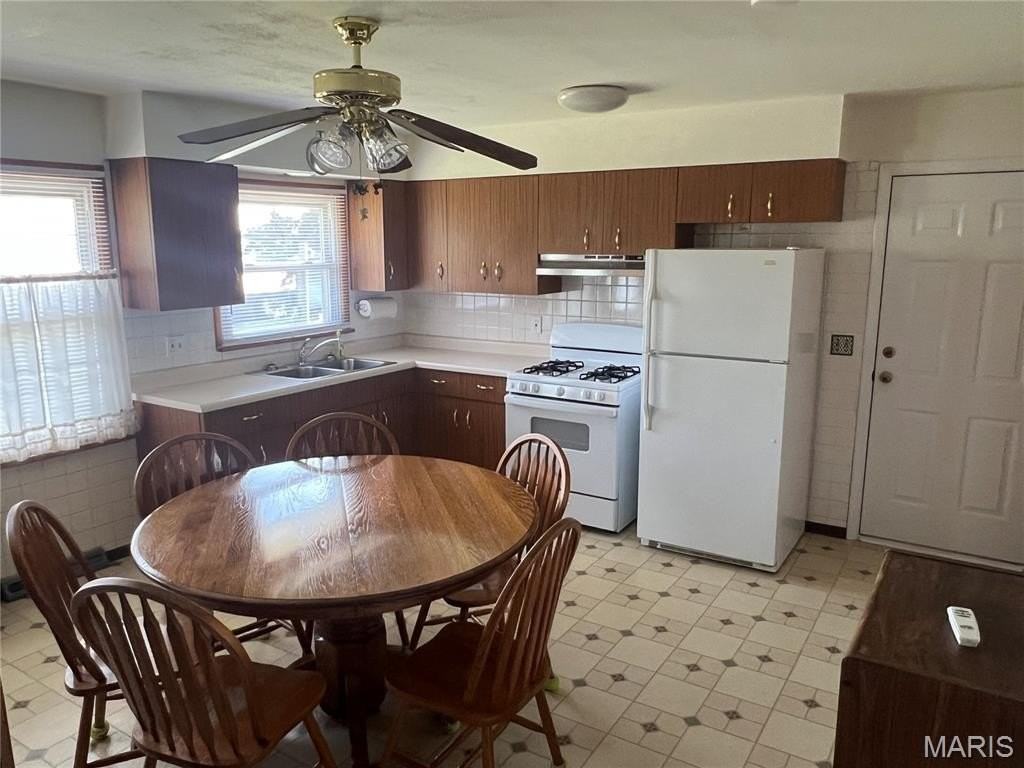 5896 Hawkins Fuchs Rd - Photo 3 of 15