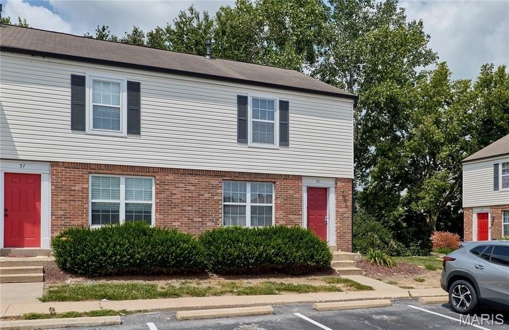 61 Woodlake Ct - Photo 2 of 25