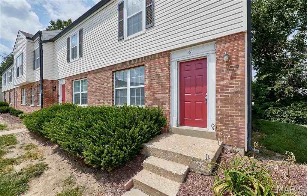 61 Woodlake Ct - Photo 3 of 25