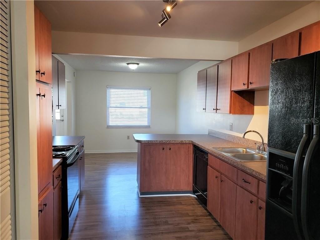 1212 Fordham Dr - Photo 5 of 14