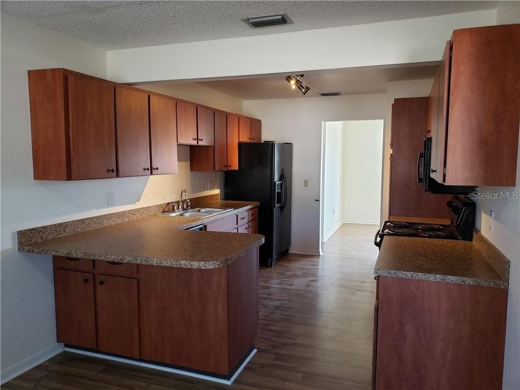 1212 Fordham Dr - Photo 6 of 14