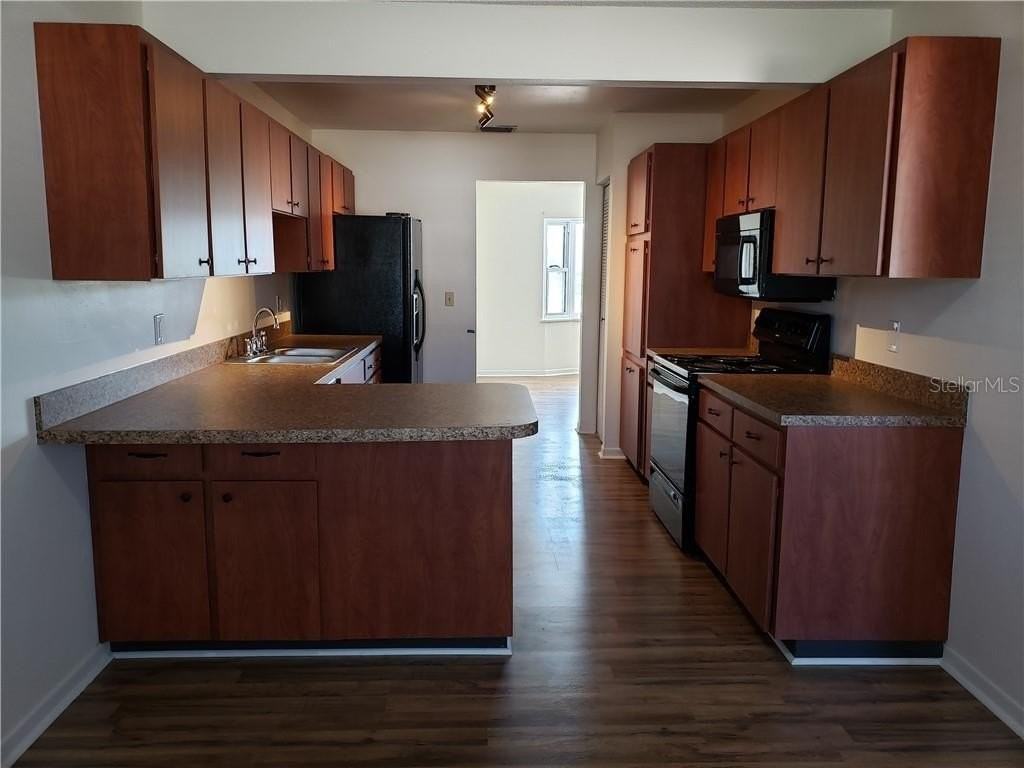 1212 Fordham Dr - Photo 7 of 14