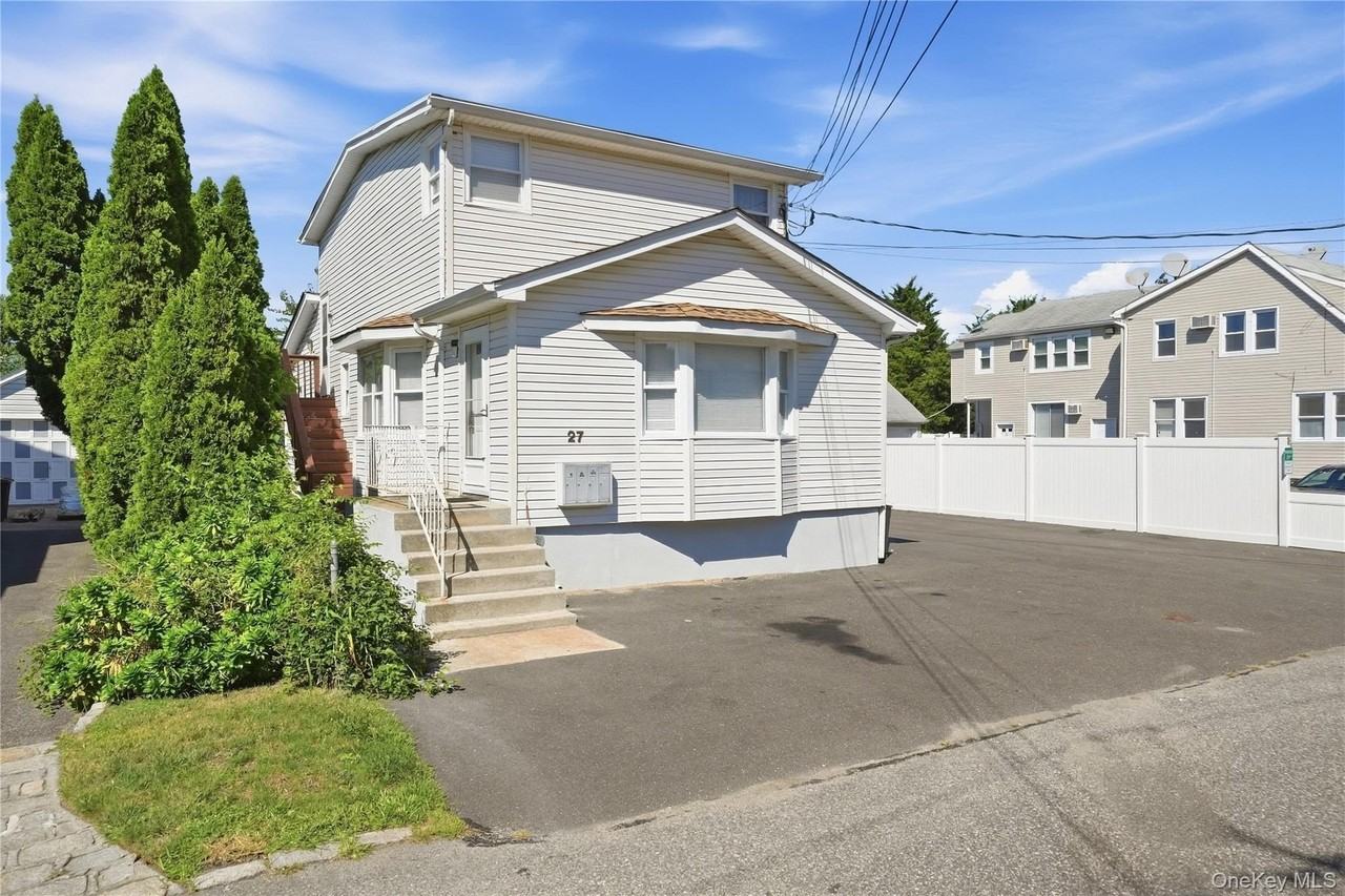 27 Willoughby Pl #1 - Photo 2 of 24