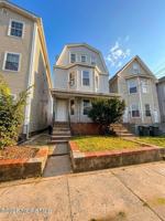 featured image of 1060 Bond St #2