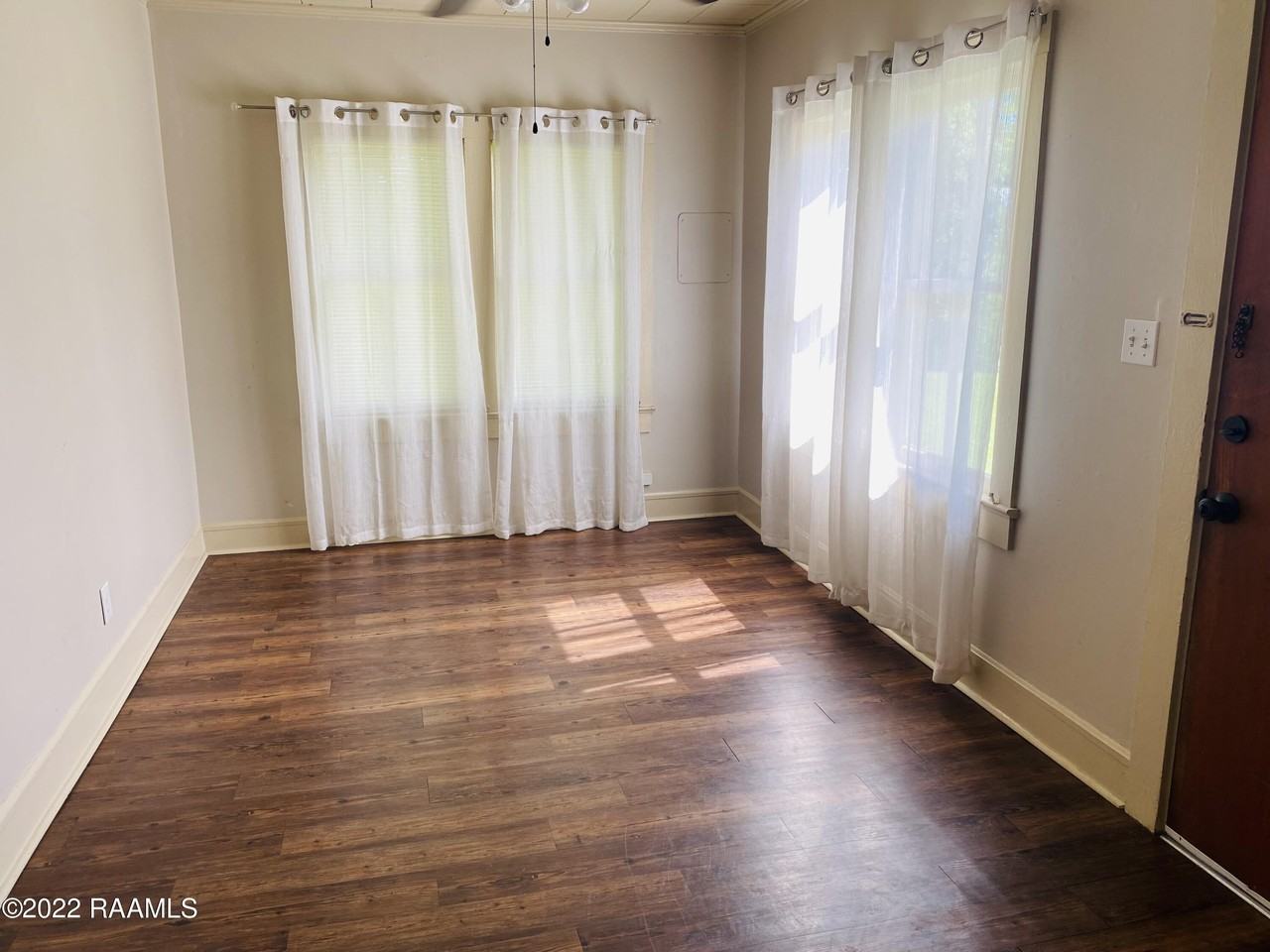 306 S Lee Ave - Photo 2 of 19