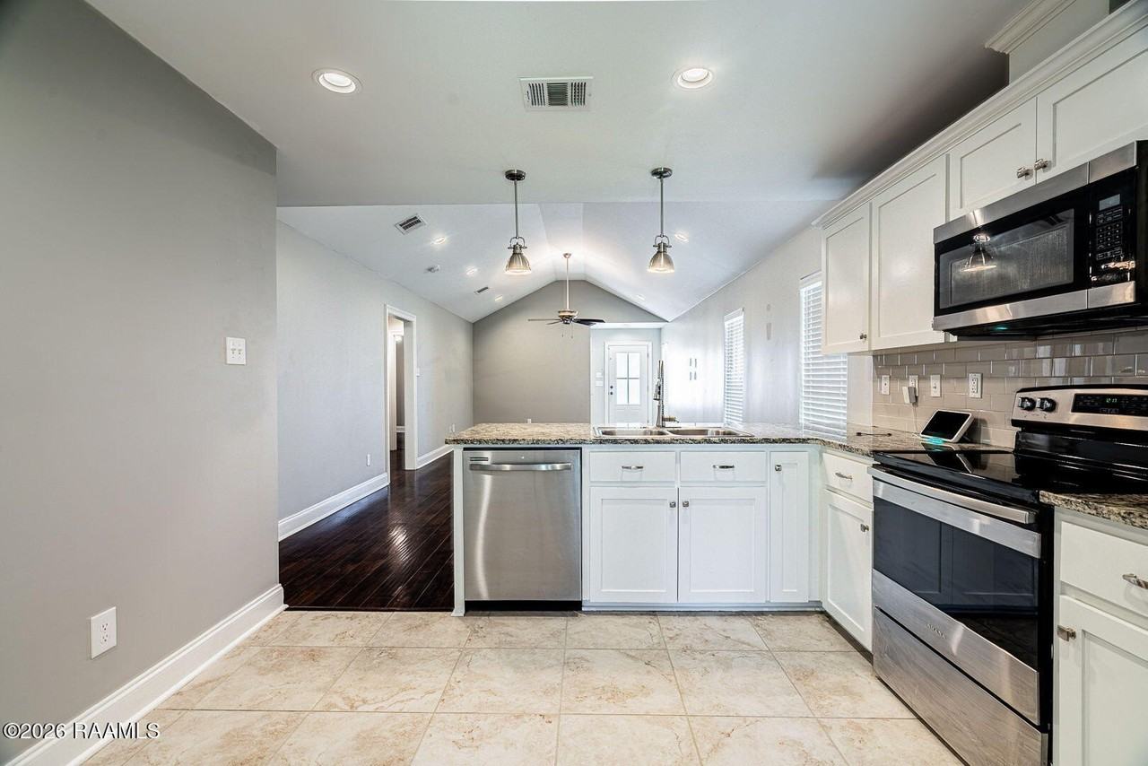 319 Harvest Ln - Photo 5 of 20