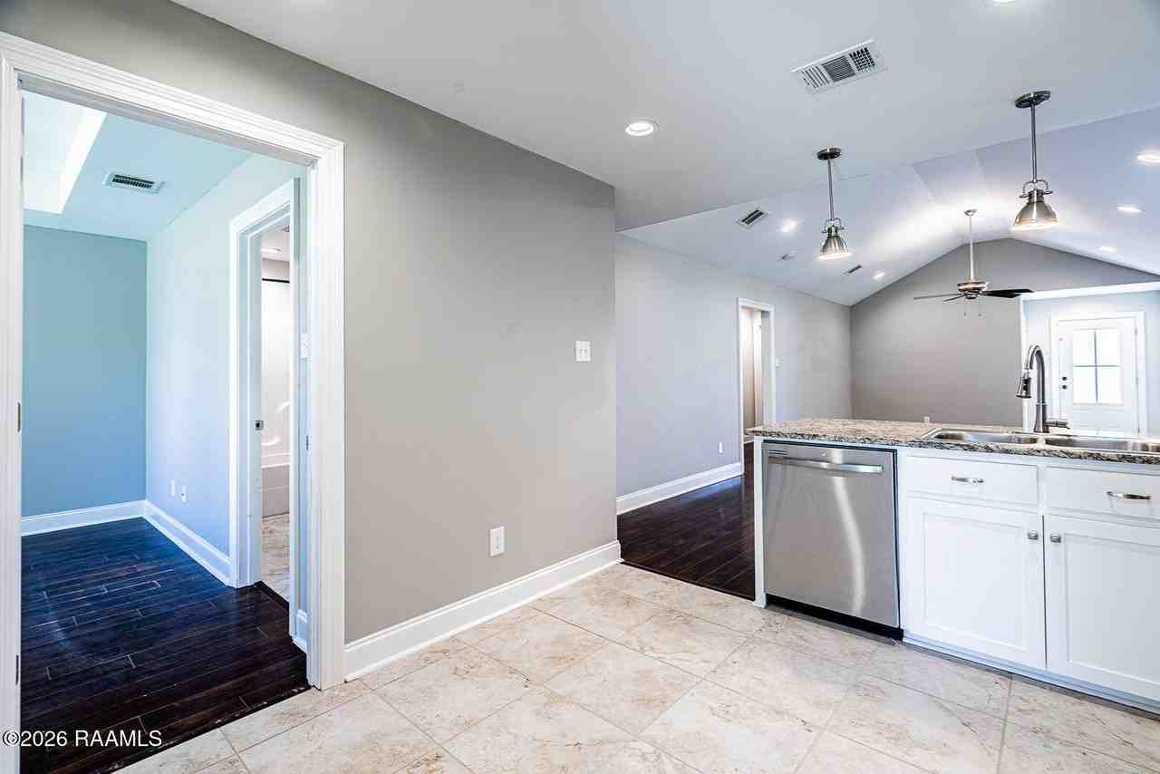 319 Harvest Ln - Photo 6 of 20