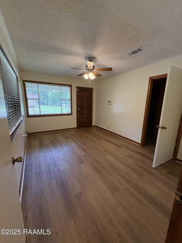 134 Barton Pl - Photo 2 of 15
