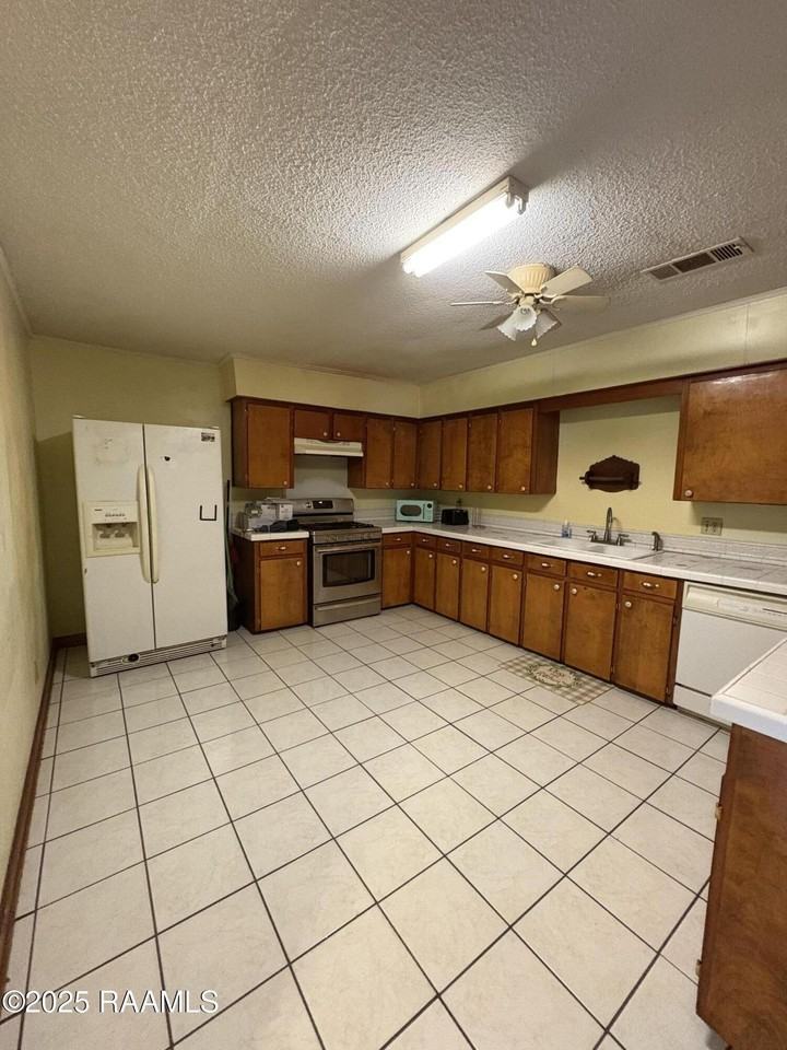 134 Barton Pl - Photo 4 of 15