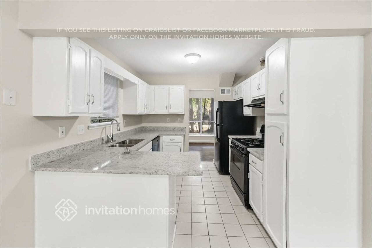 614 Oxford Hall Dr - Photo 5 of 20