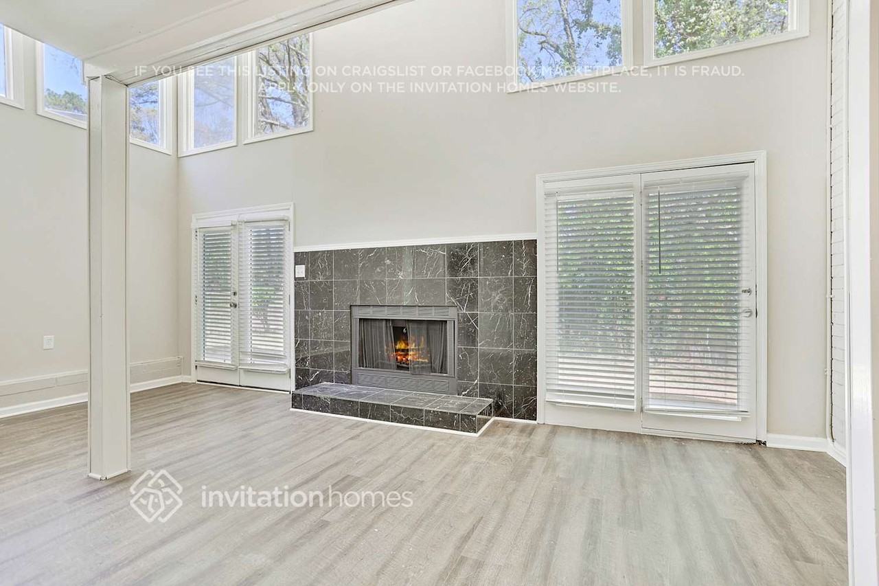 2074 Troutdale Dr - Photo 4 of 35