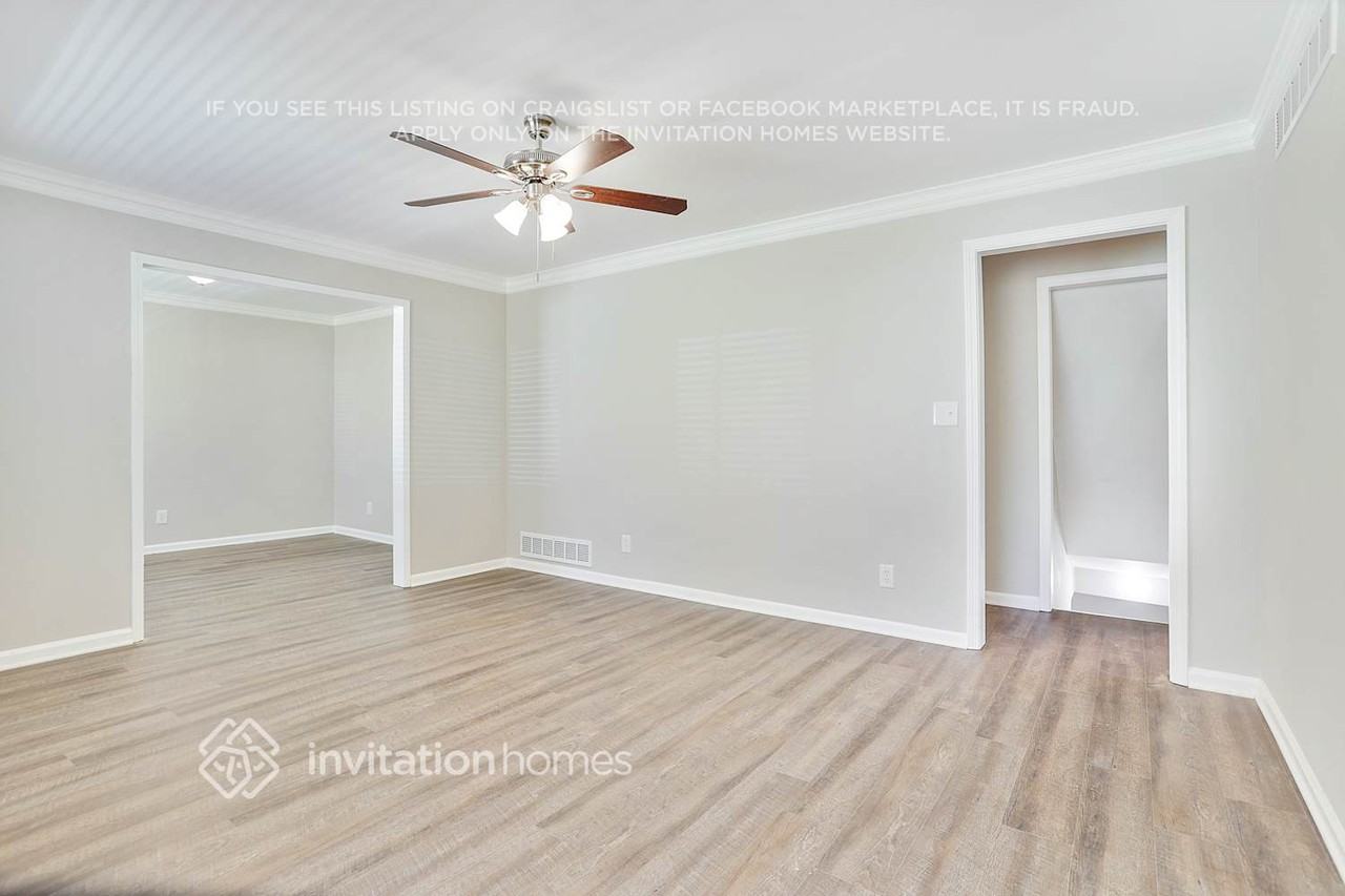 2074 Troutdale Dr - Photo 5 of 35
