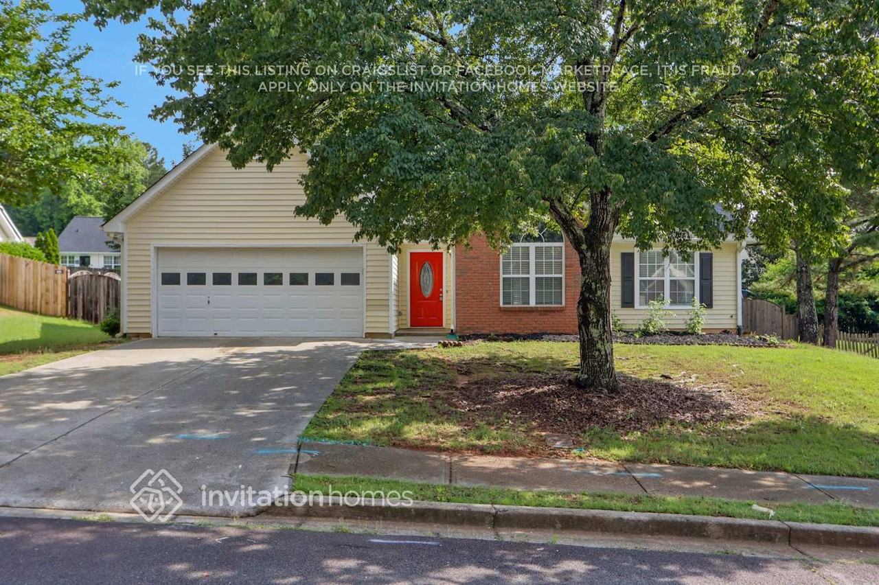 370 Telford Dr - Photo 2 of 28
