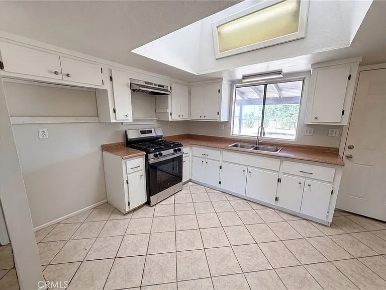 13191 El Rio Road - Photo 4 of 10