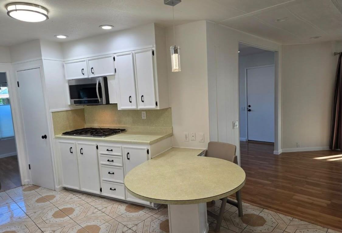 559 Mountain Home Drive - Photo 3 of 36