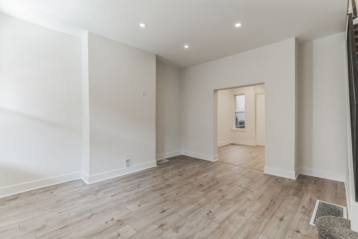 18 W Sharpnack St - Photo 2 of 28