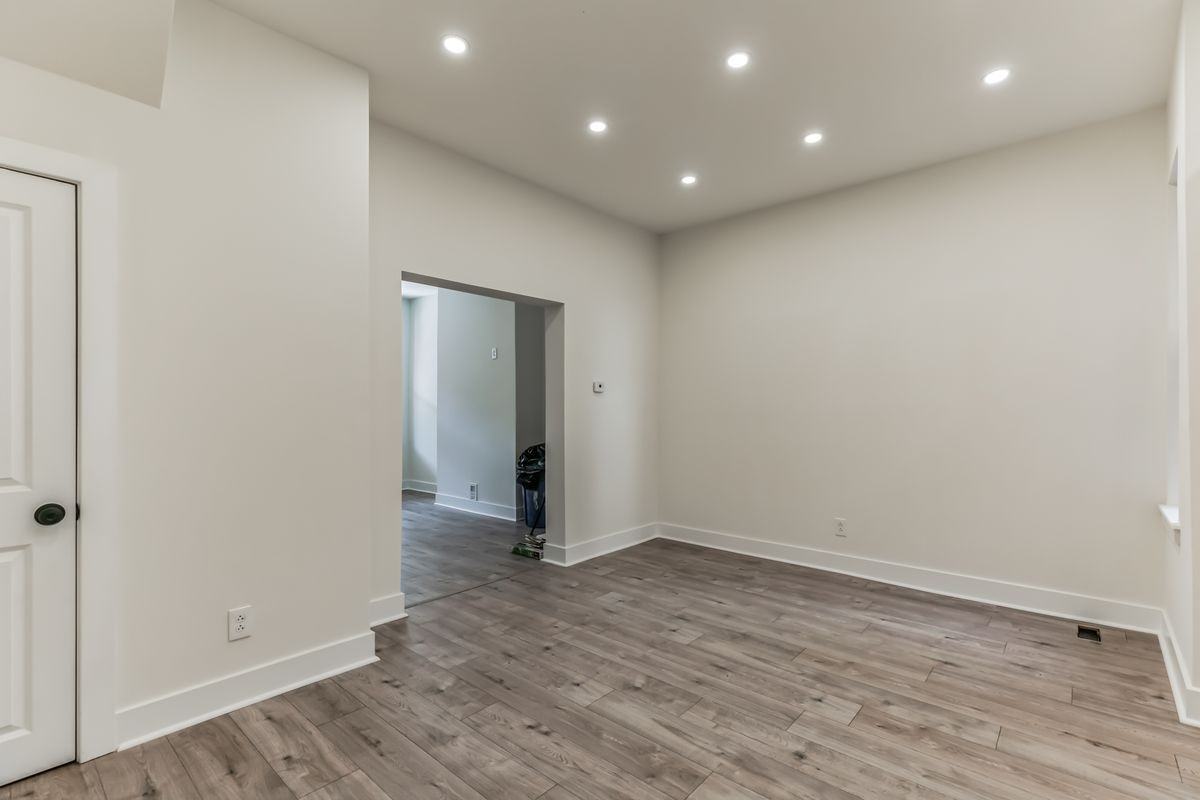 18 W Sharpnack St - Photo 5 of 28