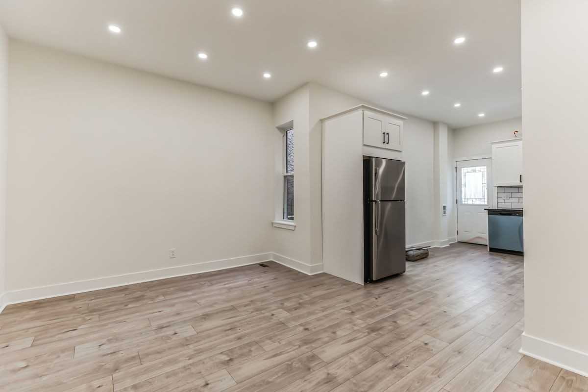 18 W Sharpnack St - Photo 6 of 28