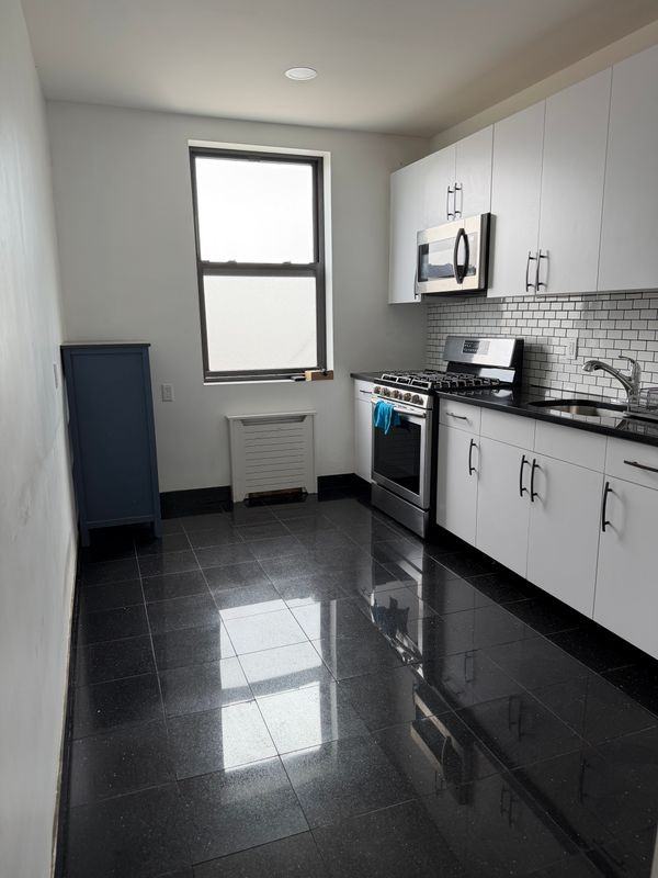 3121 87th St ##3 - Photo 2 of 3