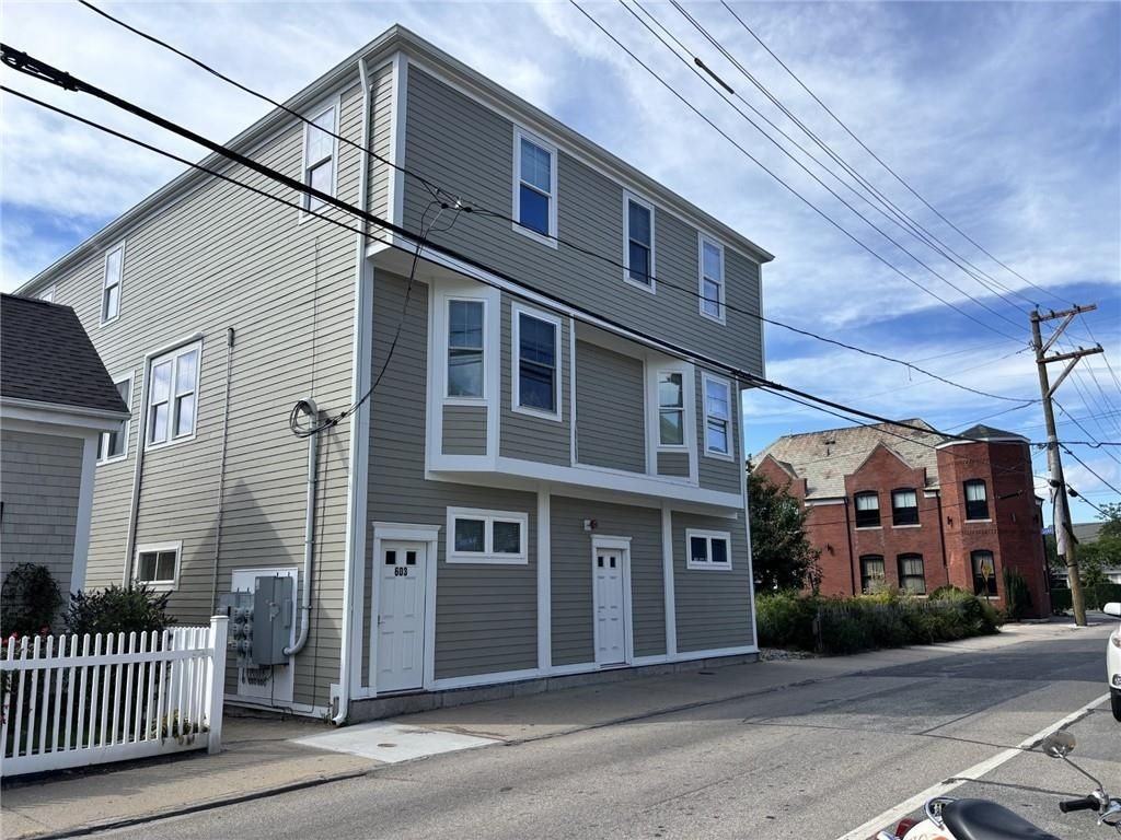 603 Thames St ##4 - Photo 2 of 13