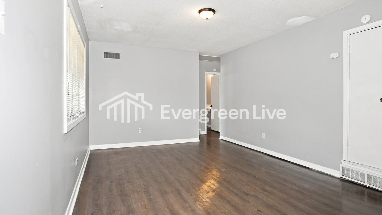 4083 Kenosha Rd - Photo 2 of 15