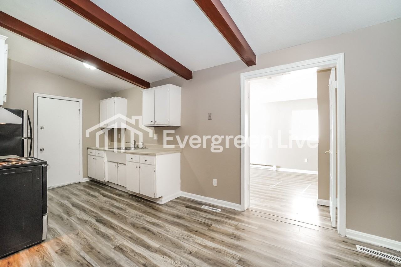 5241 Carbondale Dr - Photo 5 of 15