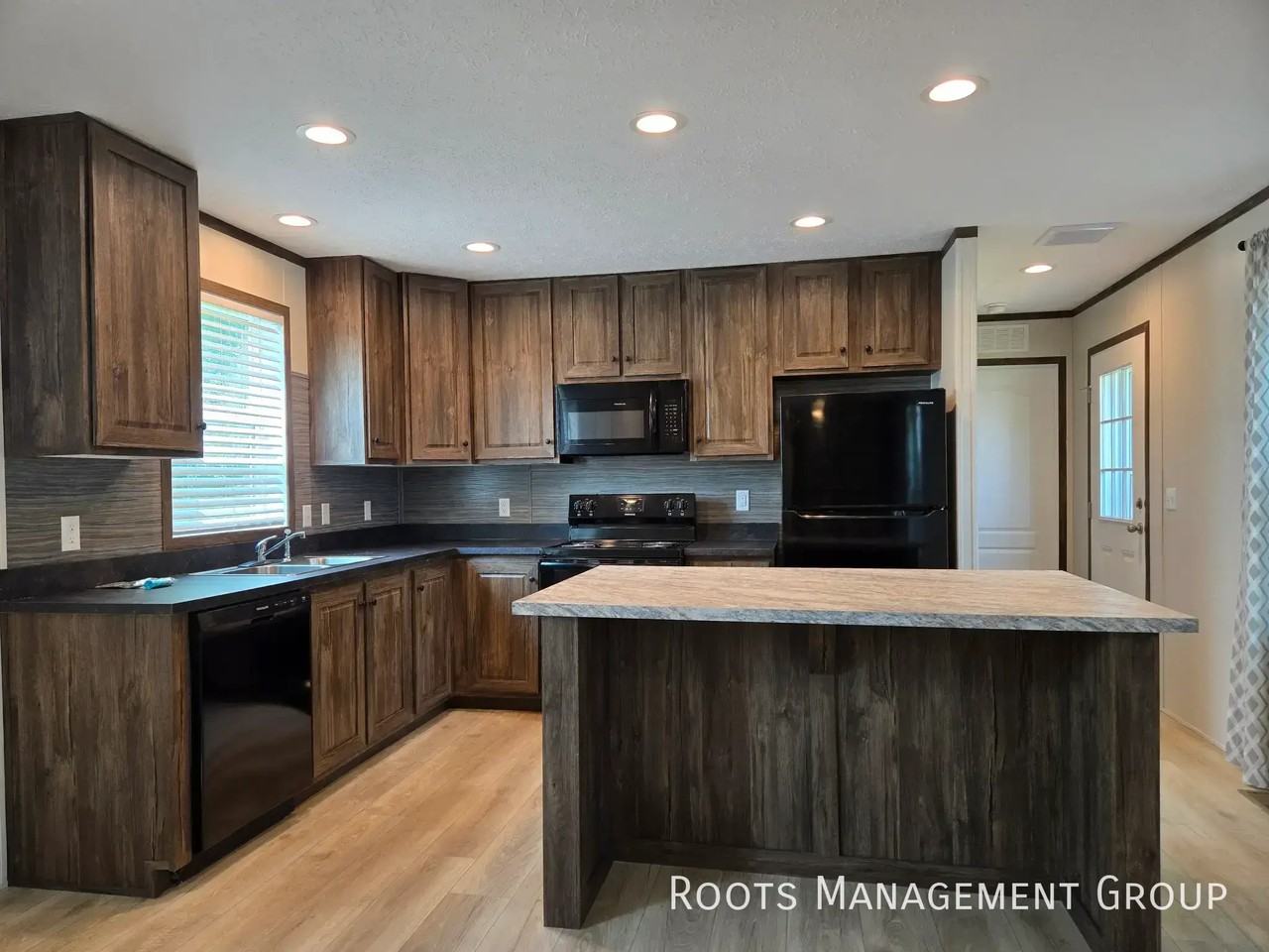 225 Robin Dr #225 - Photo 3 of 14