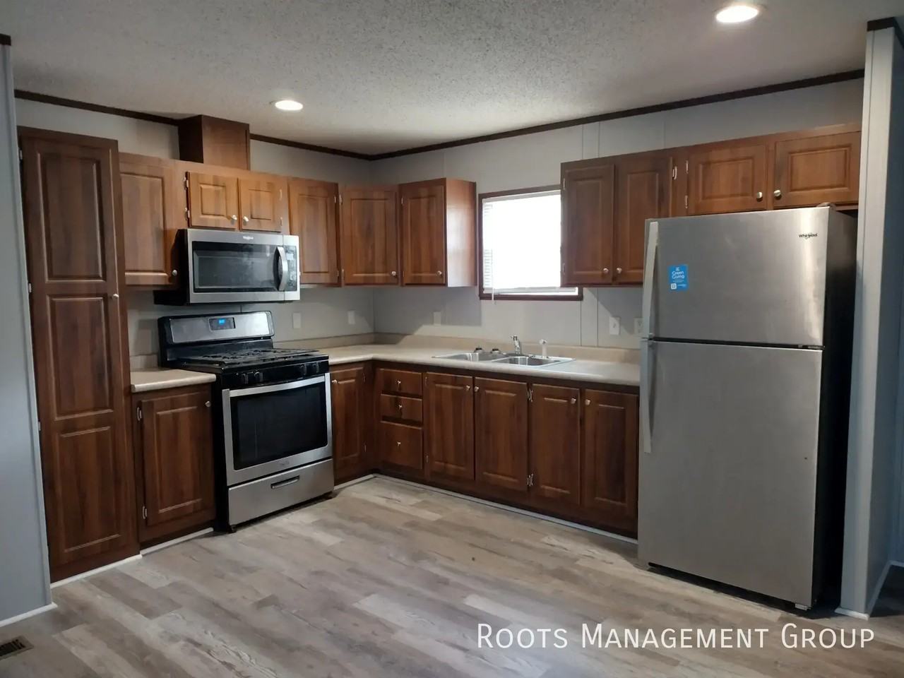 3642 Aurora Ct - Photo 4 of 9