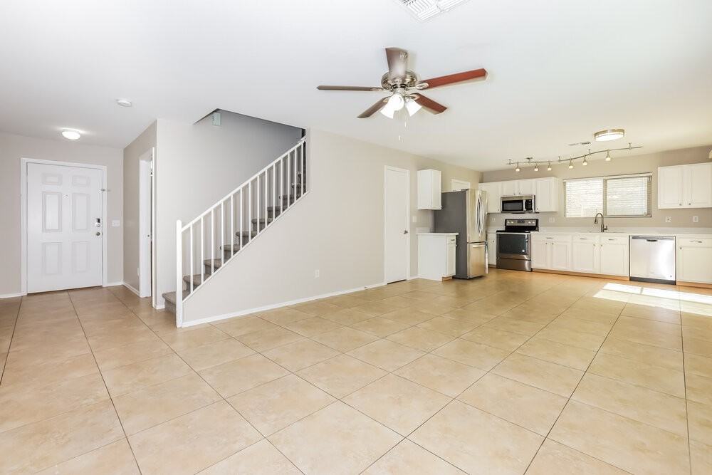 6061 S Wilson Dr - Photo 4 of 17