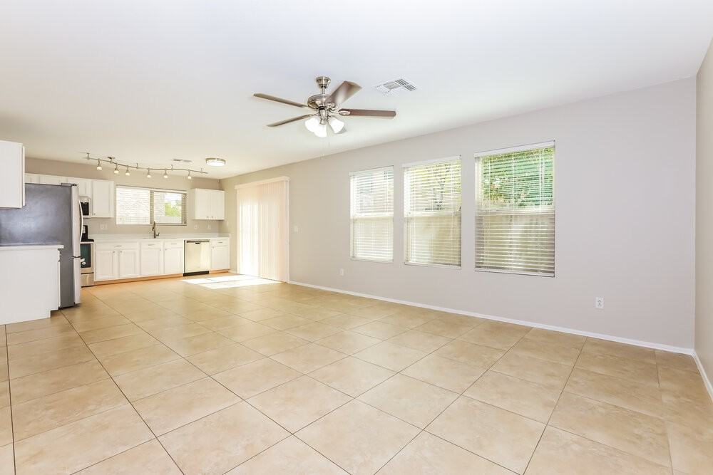 6061 S Wilson Dr - Photo 5 of 17
