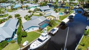 1360 Sw Albatross Way - Photo 4 of 25