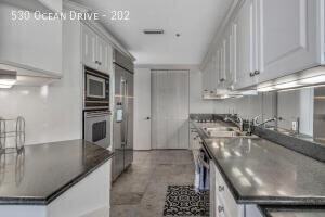 530 Ocean Dr #202 - Photo 7 of 15