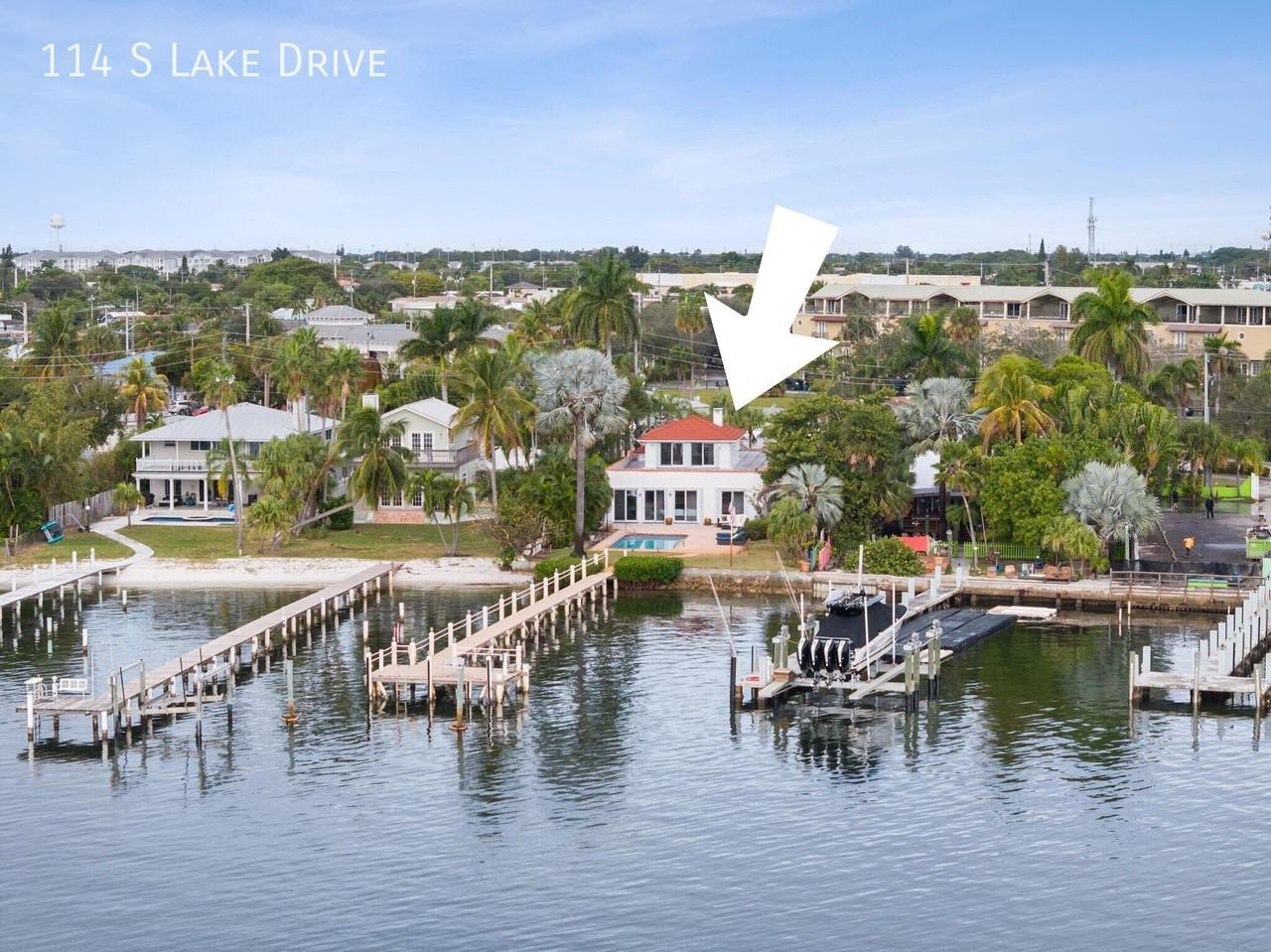 114 S Lake Dr - Photo 2 of 15