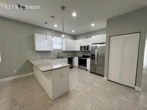 227 N E St - Photo 5 of 15