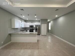 227 N E St - Photo 6 of 15