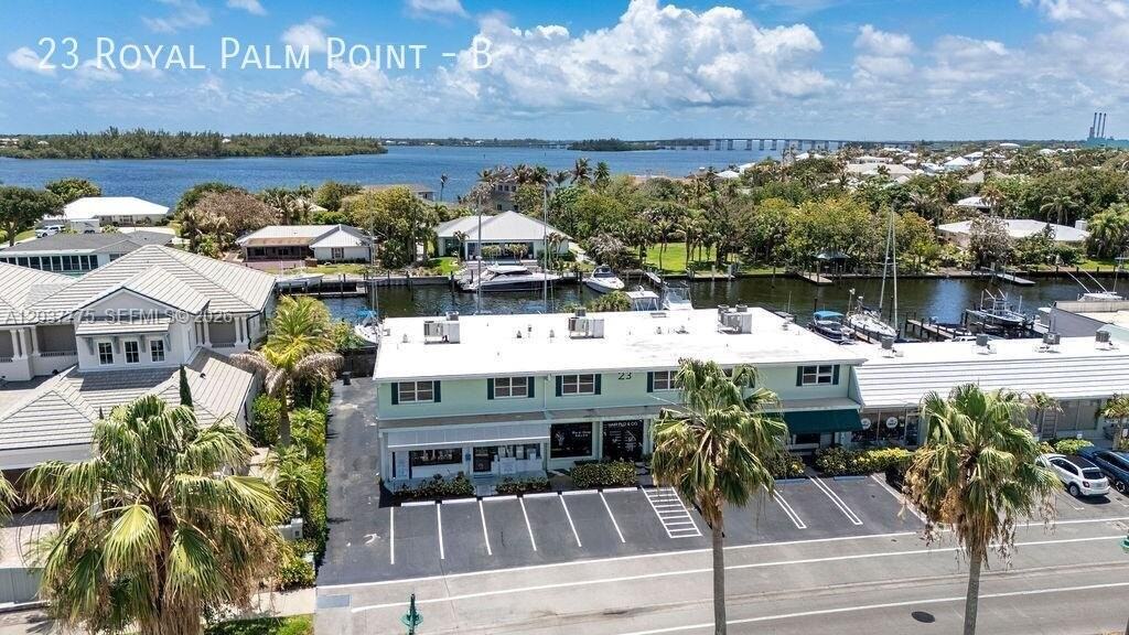 23 Royal Palm Pt #B - Photo 2 of 15