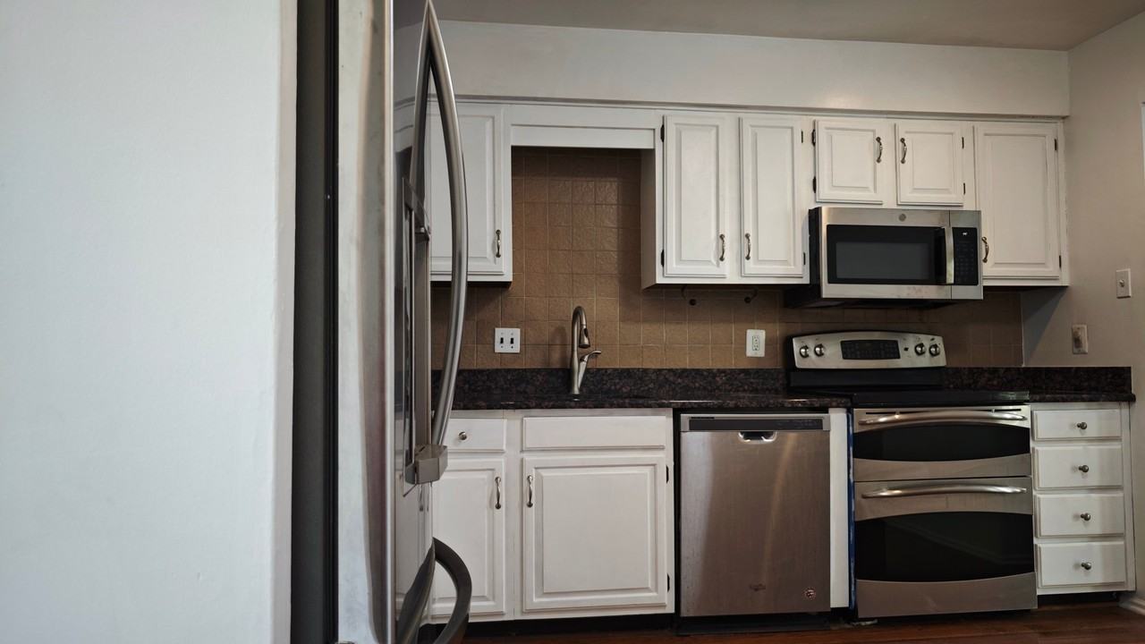 1187 Heyward Rd - Photo 3 of 27
