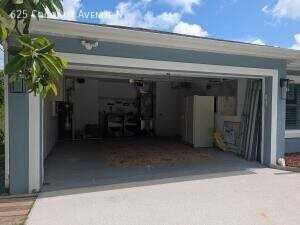 625 Coconut Ave N - Photo 2 of 15