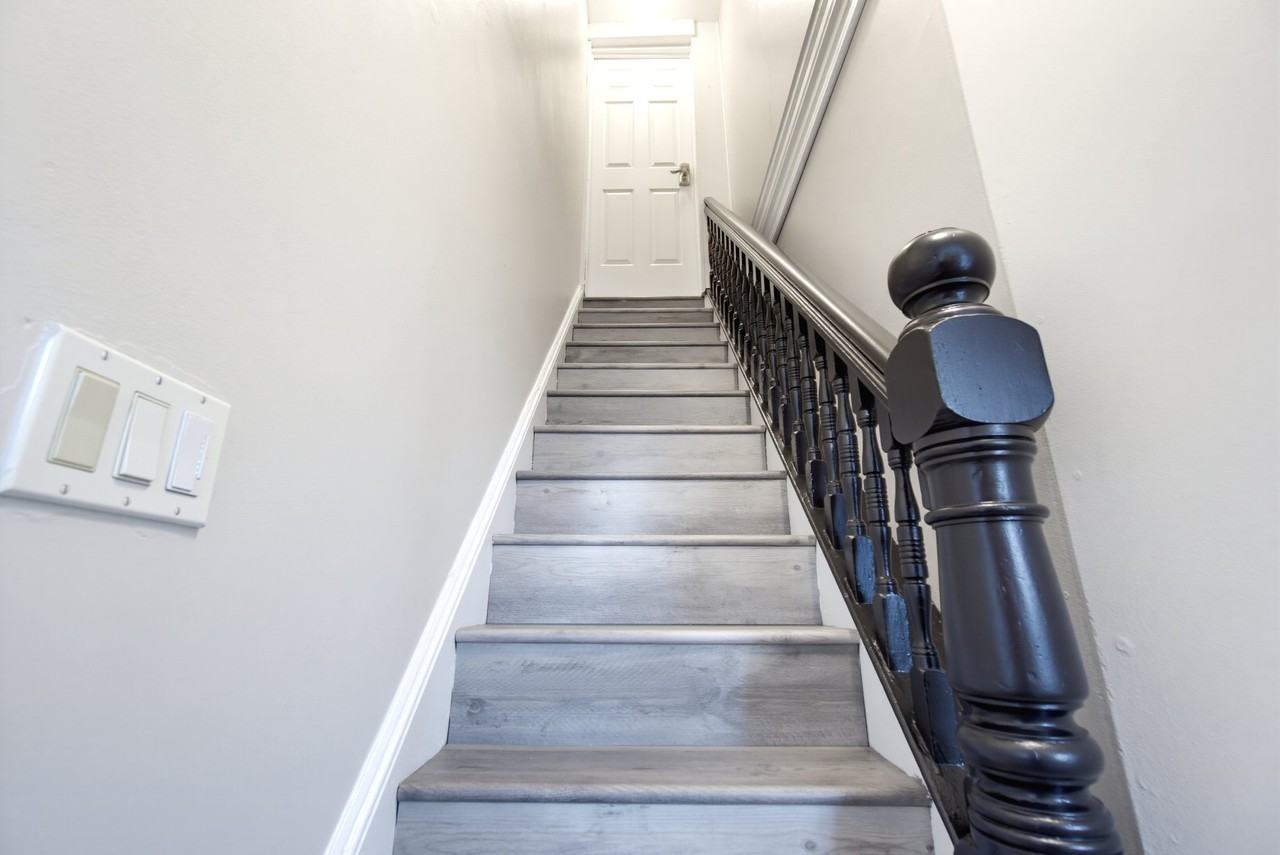39 Bloomsbury Ave #2 - Photo 3 of 21
